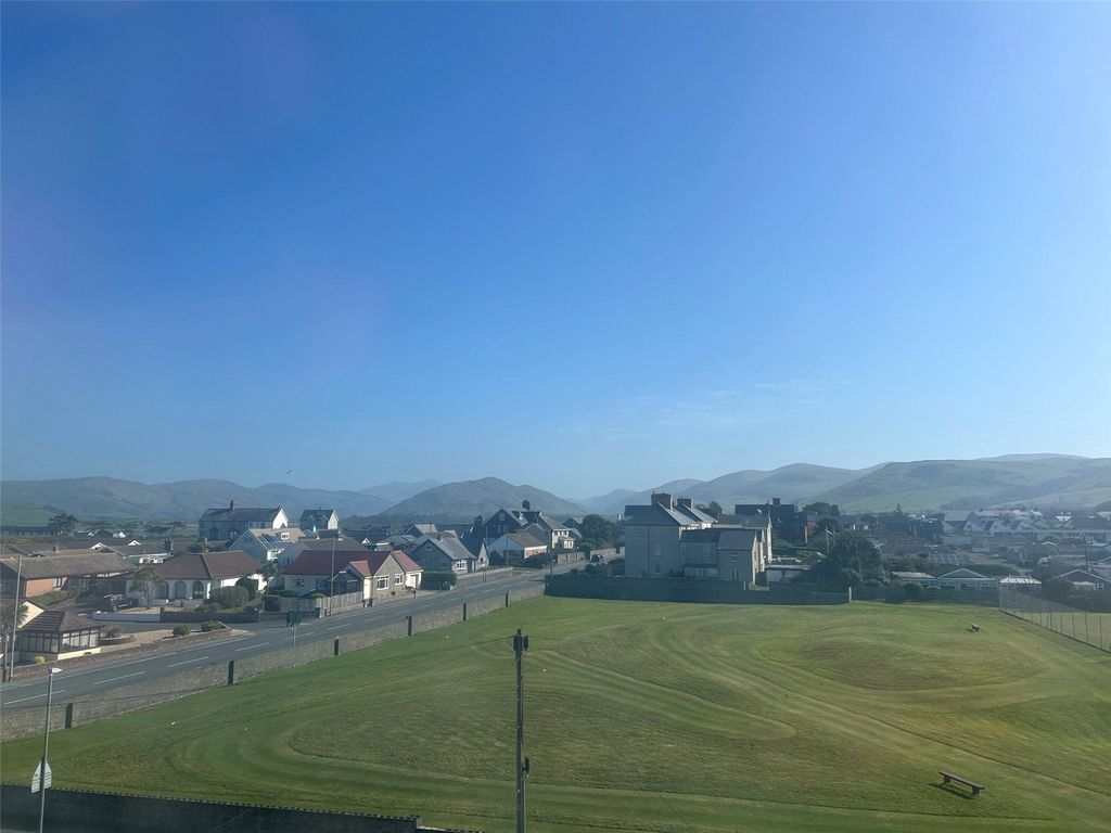 Additional image 9 of 2 bed flat for saleMarine Parade, Tywyn, Gwynedd LL36