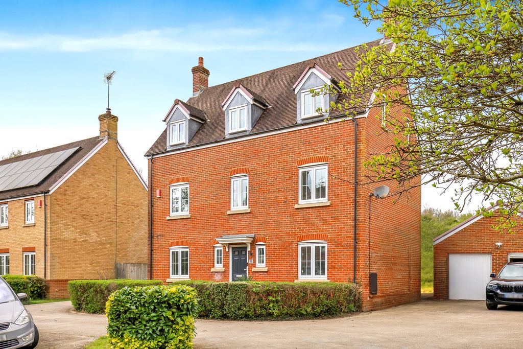 5 bed detached house for saleConnaught Way, Alton GU34