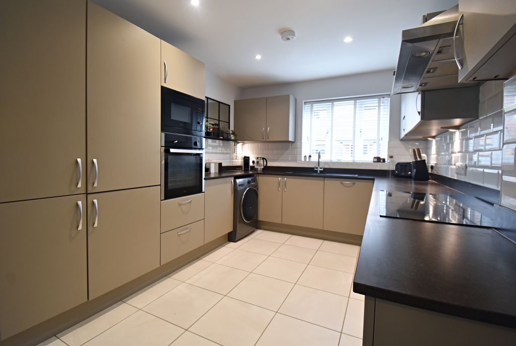 Additional image 3 of 5 bed detached house for saleDaneshill Court, Lychpit, Basingstoke RG24