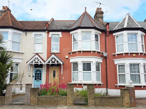 Melbourne Avenue, Palmers Green N13