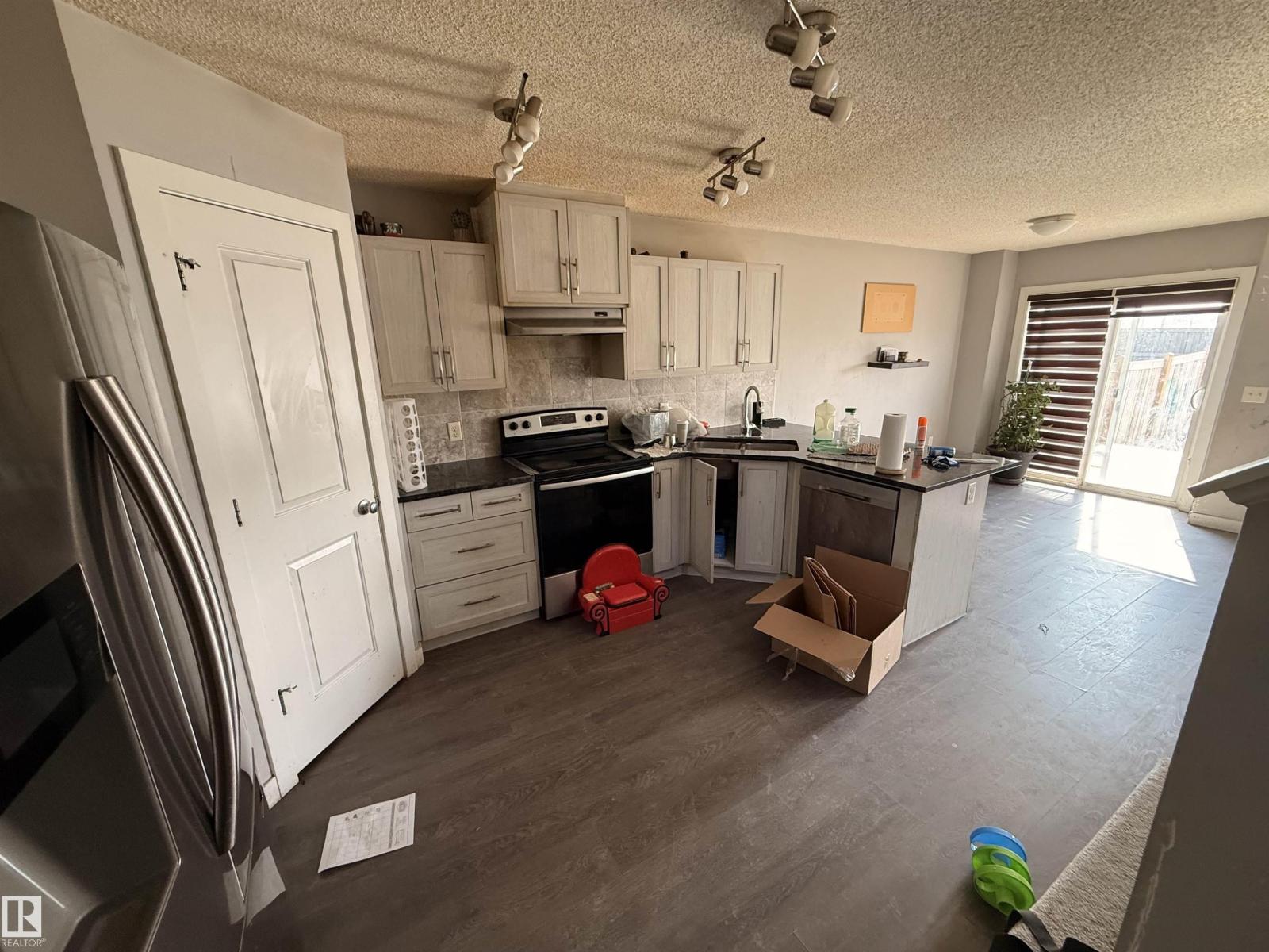 Additional image 3 of 3317 11 Avenue NW, Edmonton, AB, T6T2C5