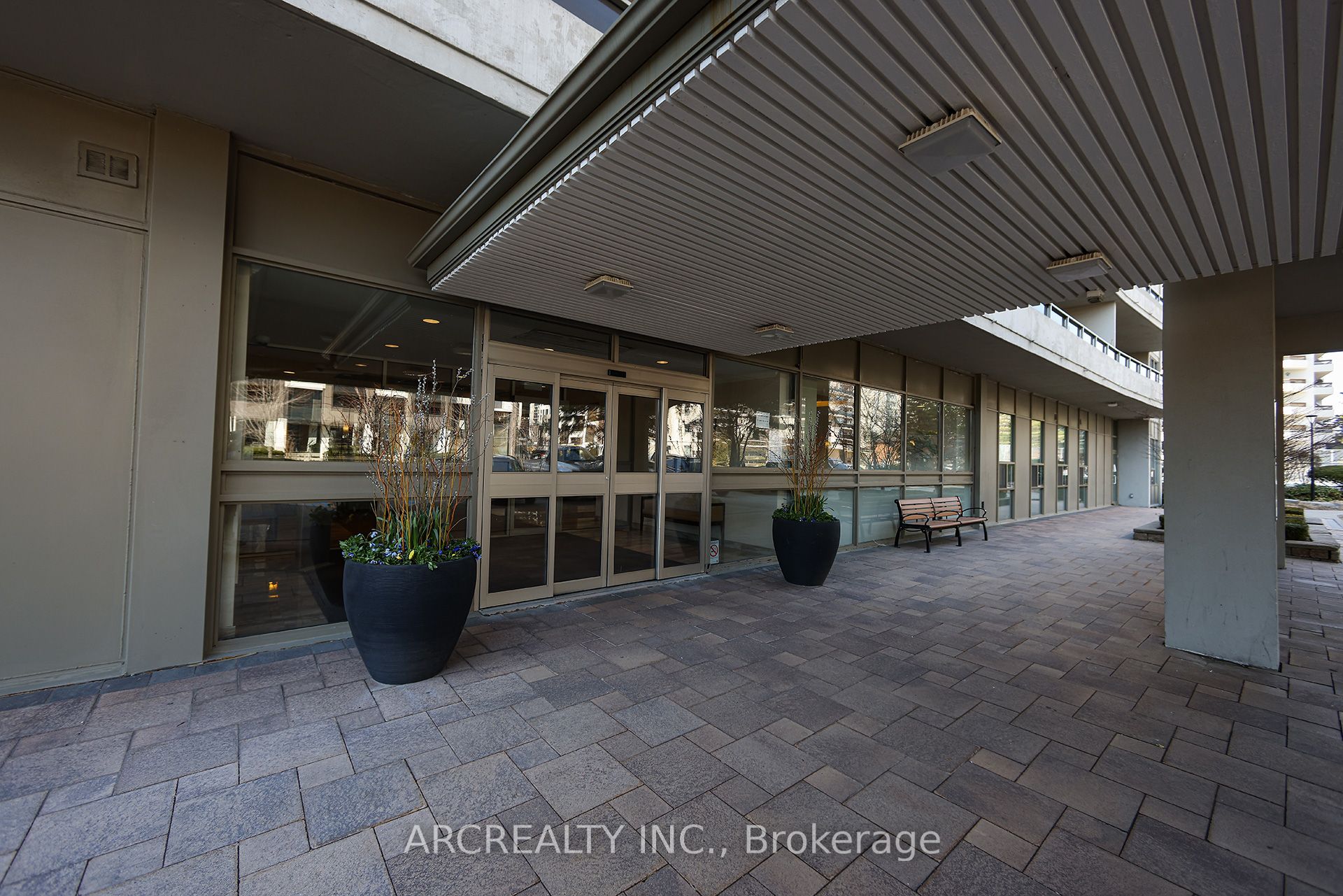 Additional image 5 of 2401-50 Quebec Avenue, Toronto, ON, M6P 4B4