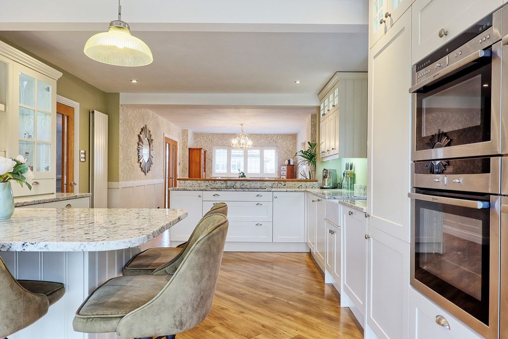 Additional image 8 of 5 bed detached house for salePrime Location - Sylvan Tryst, Billericay CM12