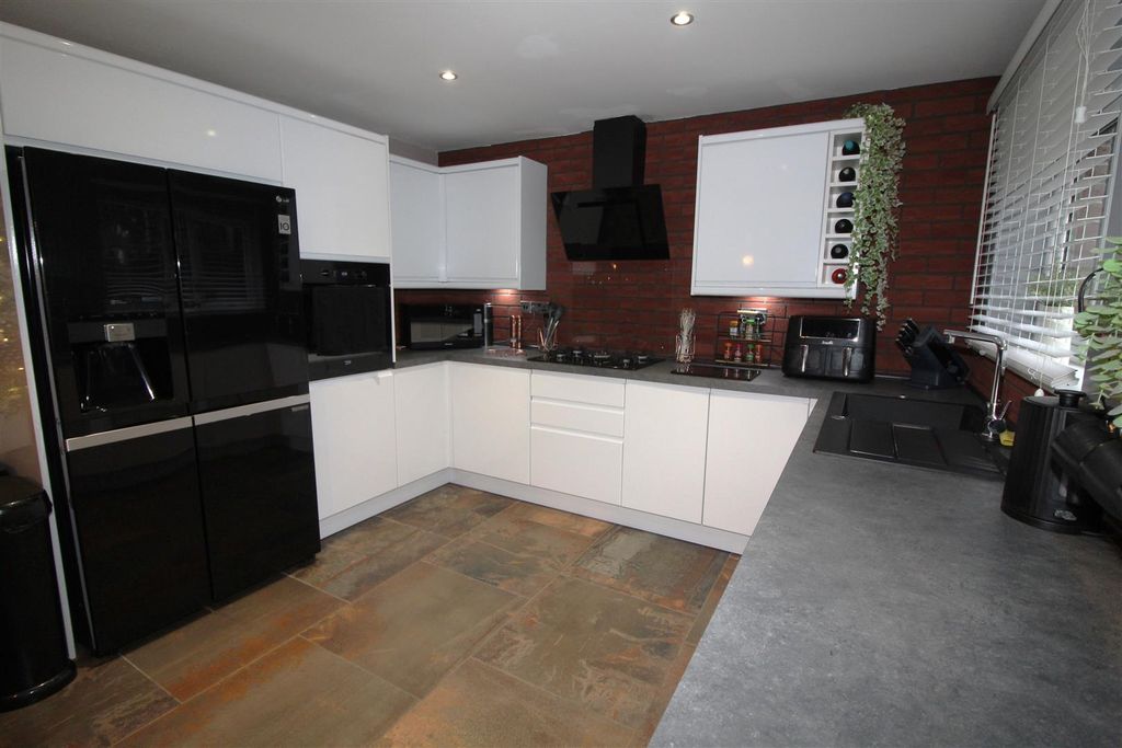 Additional image 3 of 5 bed semi-detached house for saleYnysddu, Newport NP11