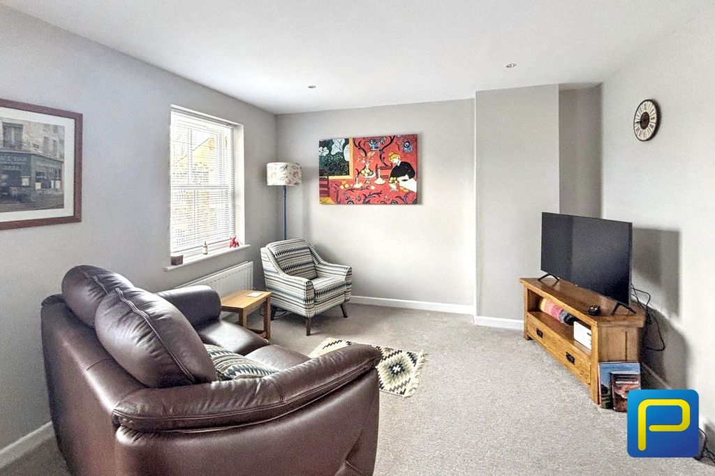 2 bed flat for salePark View, Alnwick NE66 photo 2