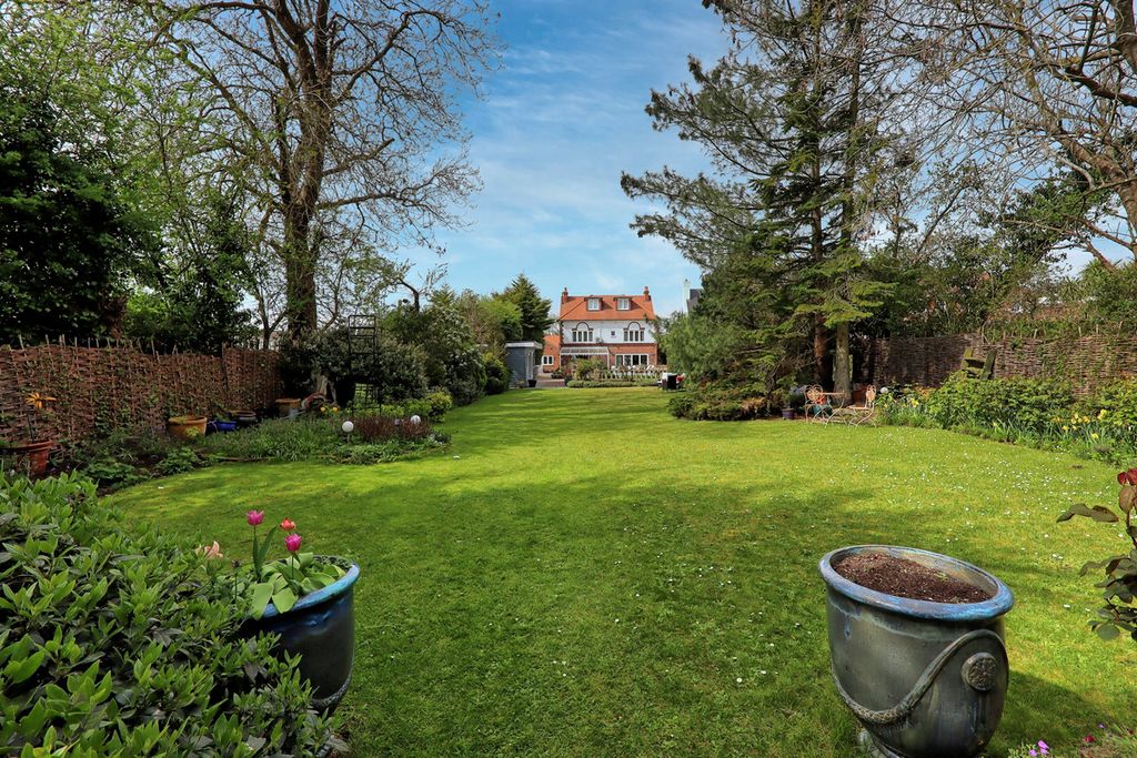 Additional image 23 of 7 bed detached house for saleErnest Road, Emerson Park RM11