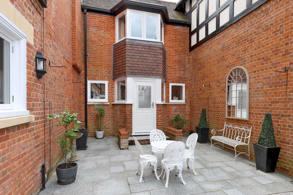 Additional image 10 of 4 bed detached house for saleQueen Elizabeth Crescent, Beaconsfield, Buckinghamshire HP9