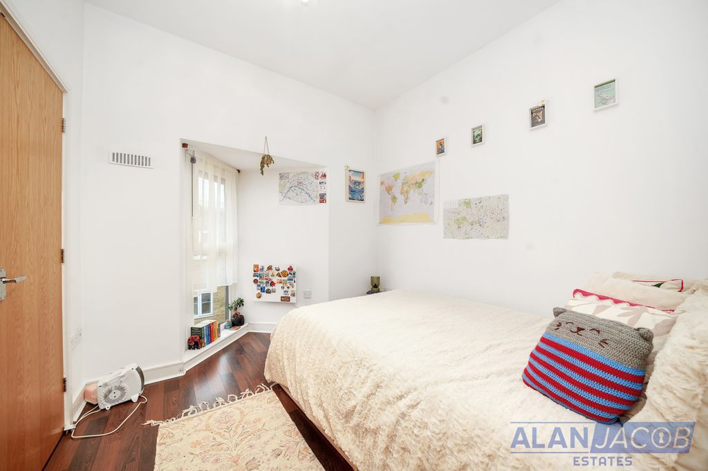 Additional image 7 of 2 bed flat for saleDerwent Court, Riverside Close, Romford RM1