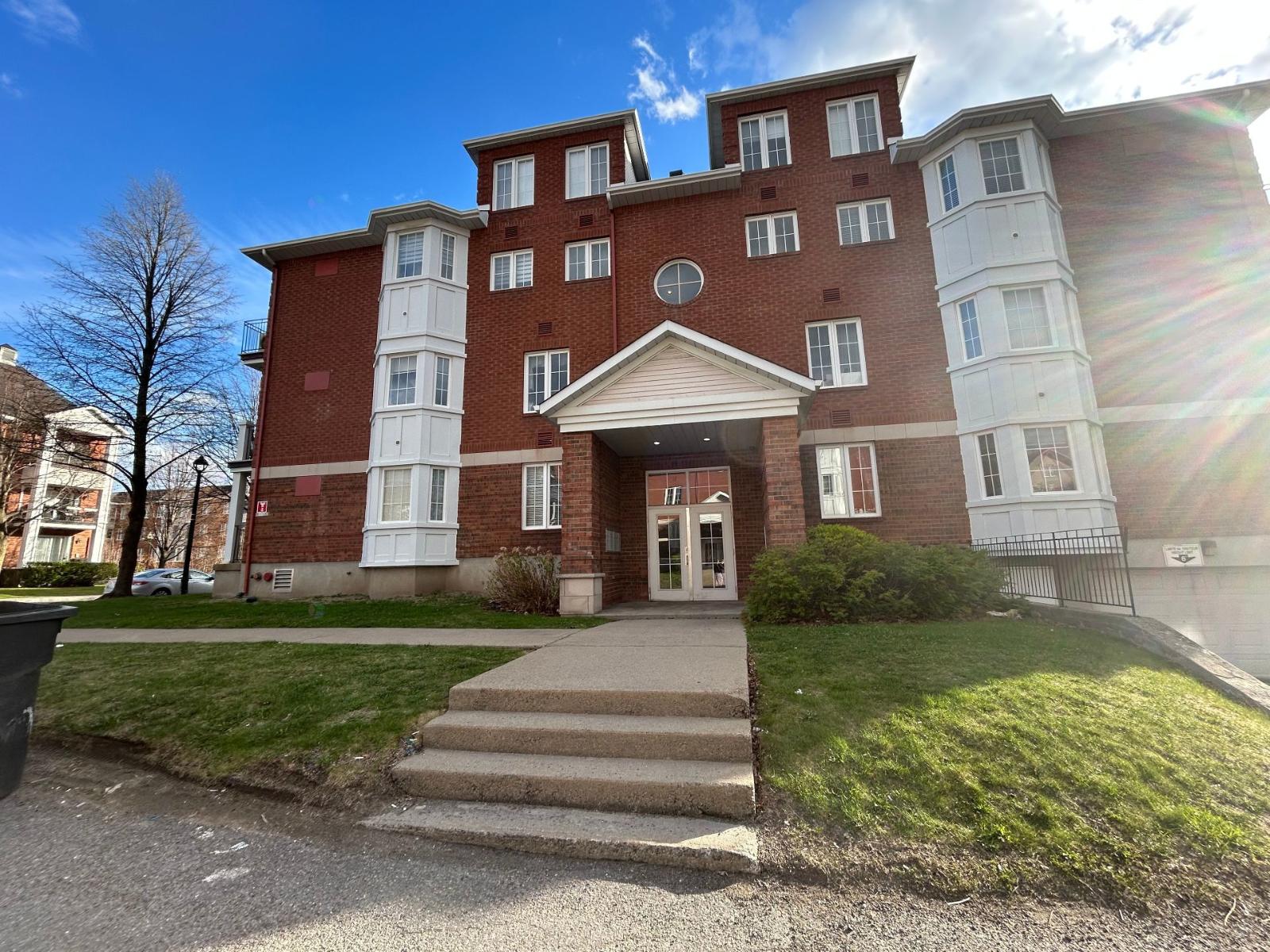 2465 Rue Charles-Darwin