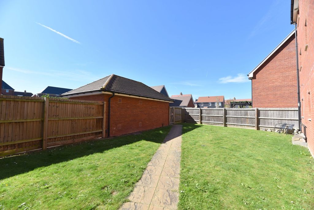 Additional image 15 of 2 bed flat for saleVenus Avenue, Biggleswade SG18