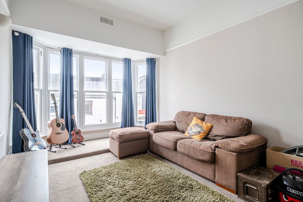 Additional image 8 of 3 bed flat for saleNewport Road, Barnstaple, Devon EX32