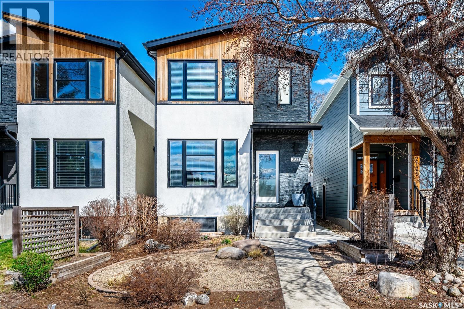 2123 York AVENUE