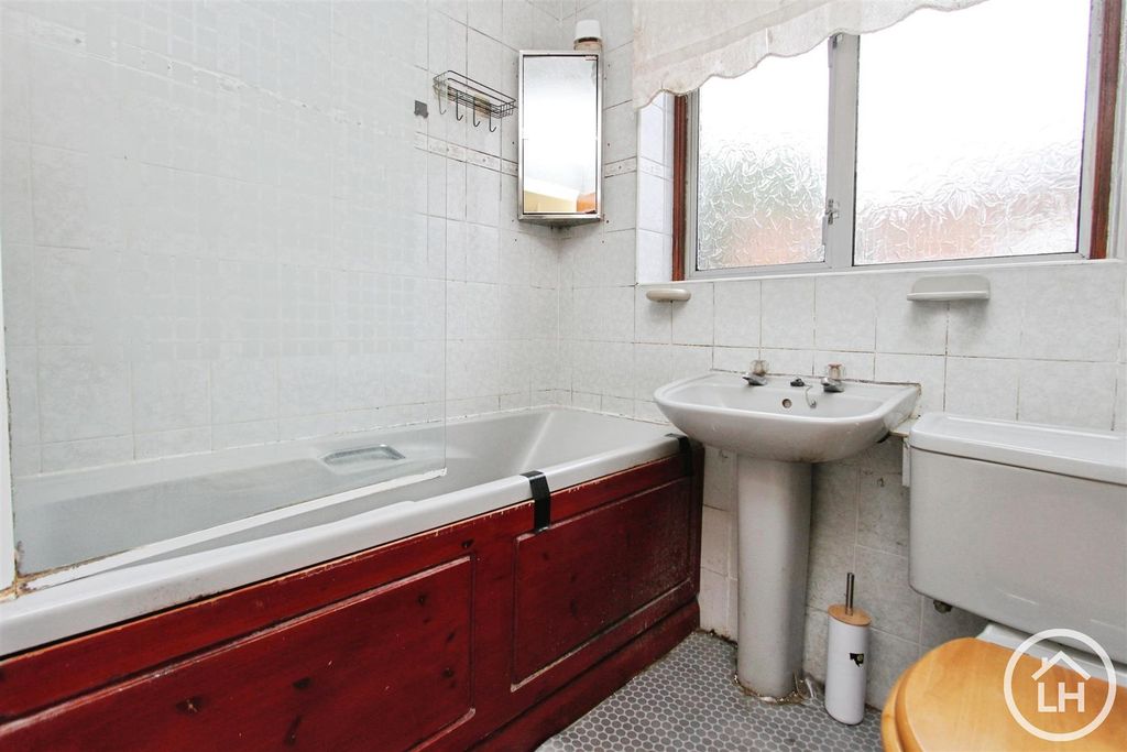 Additional image 4 of 5 bed detached house for saleWhitcombe Close, Lordswood, Chatham, Kent ME5