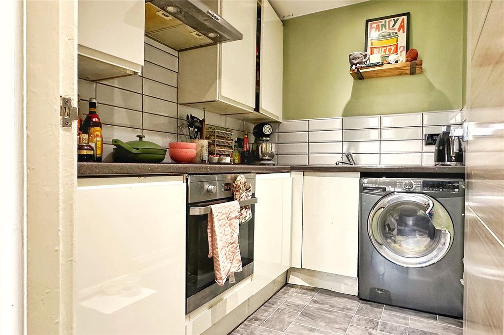 Additional image 8 of 2 bed flat for saleOldham Road, Ashton-Under-Lyne, Greater Manchester OL7