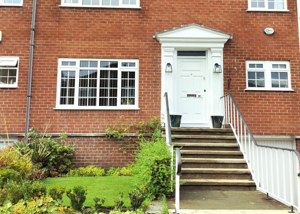 4 bed town house for saleParkfield Court, Parkfield Road, Altrincham WA14