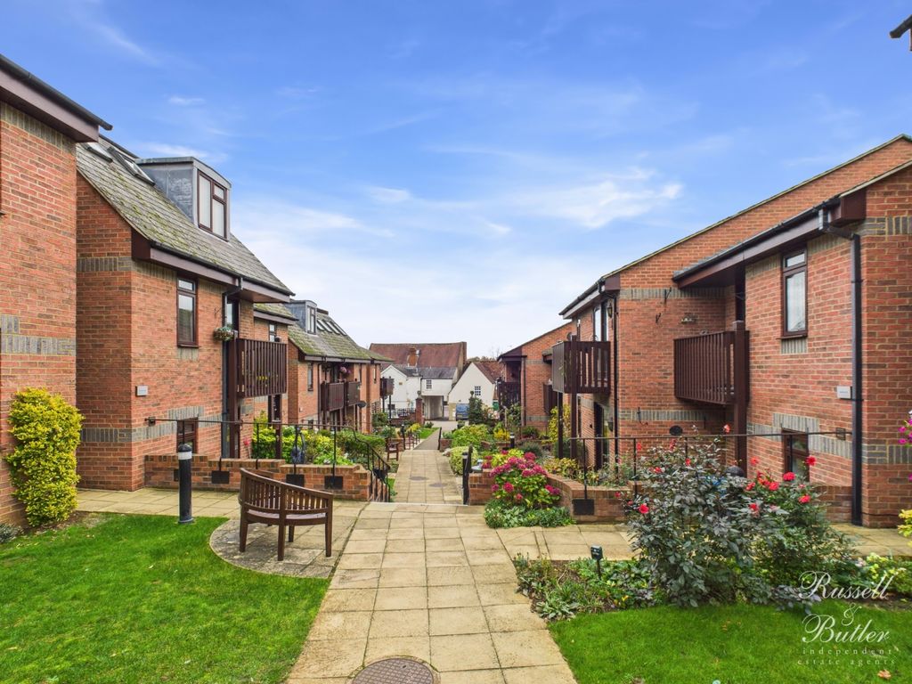 Additional image 13 of 2 bed flat for salePaynes Court, High Street, Buckingham, Buckinghamshire MK18