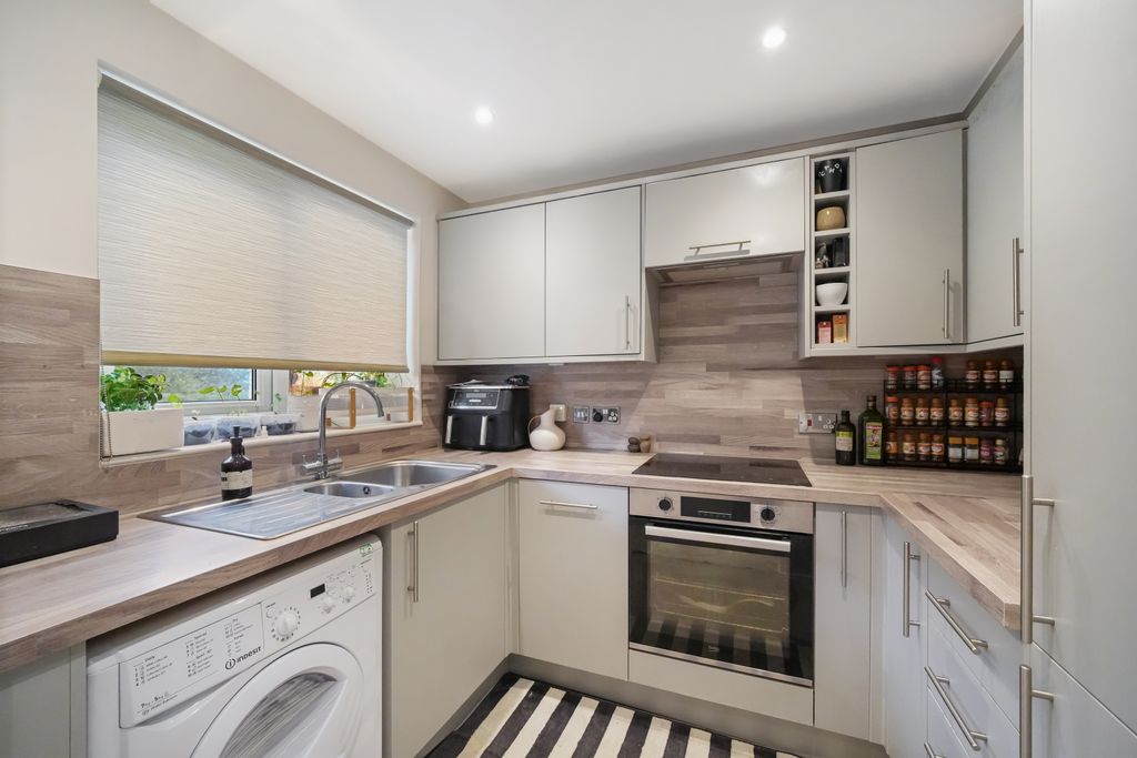 Additional image 6 of 2 bed end terrace house for sale23 Kilngate Brae, Edinburgh EH17