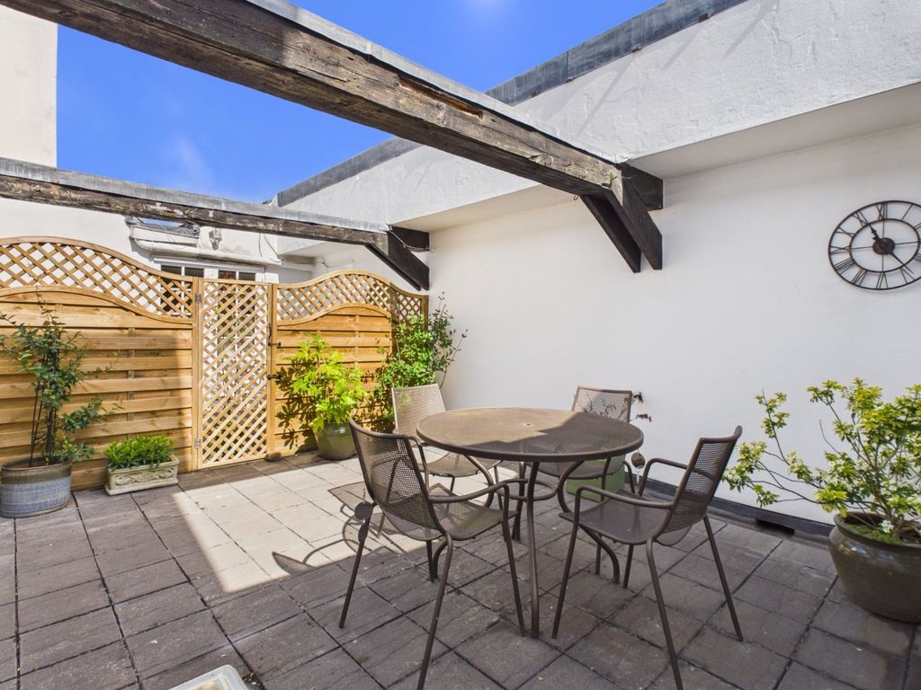 Additional image 8 of 3 bed flat for saleMissenden Road, Amersham, Buckinghamshire HP7
