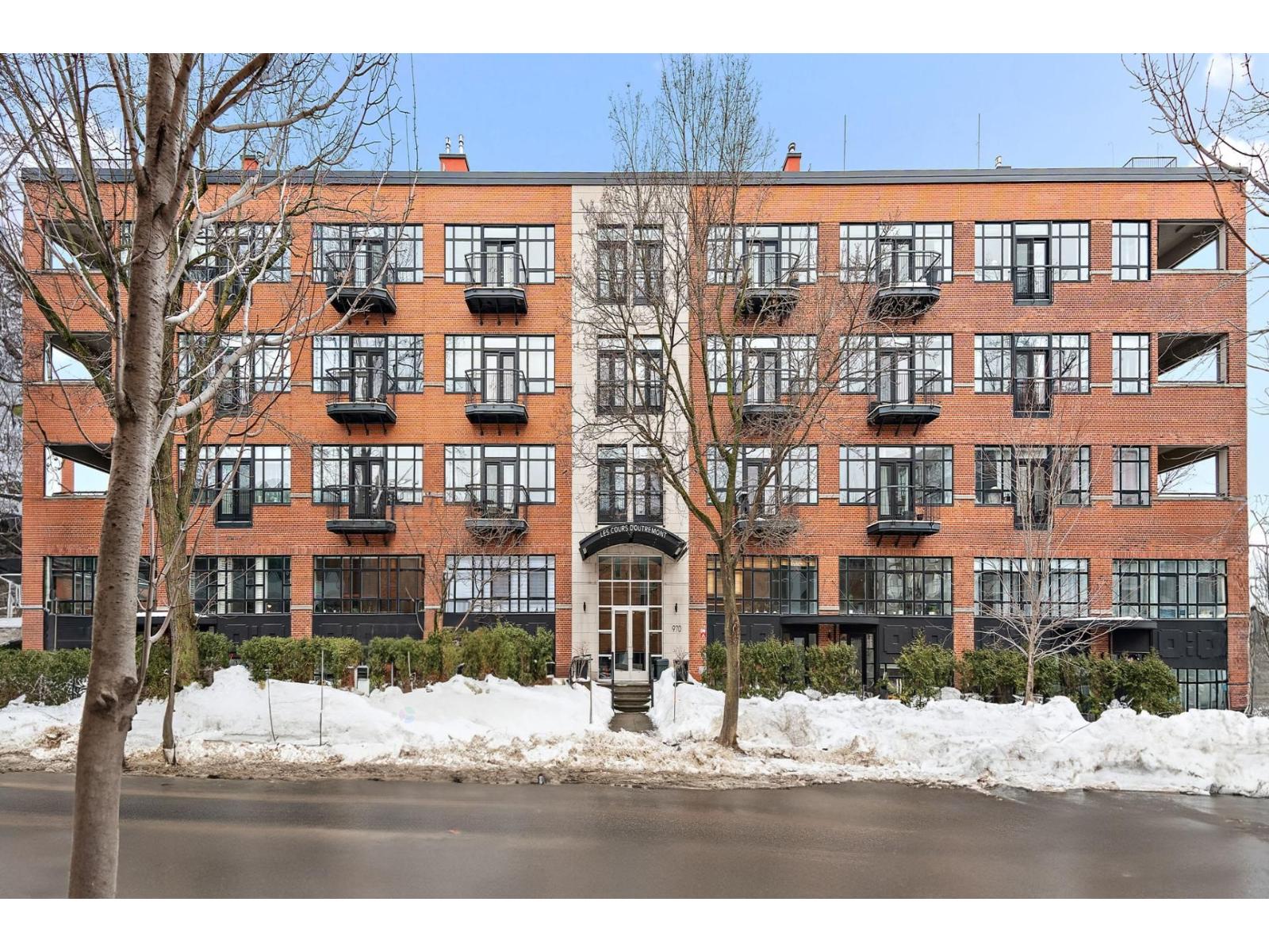 970 Av. McEachran
