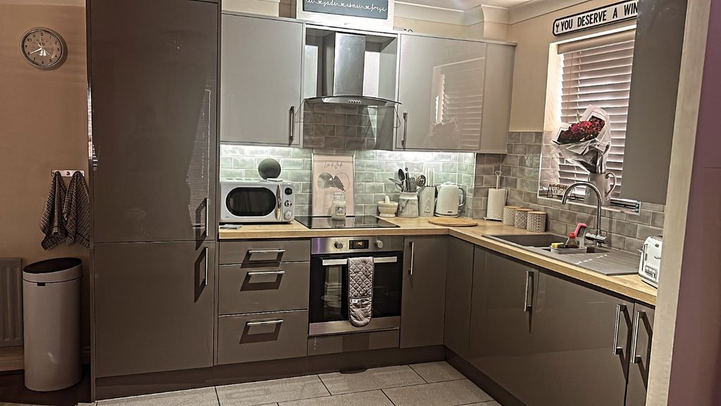 Additional image 4 of 2 bed flat for saleNuneaton Road, Bedworth, Warwickshire CV12