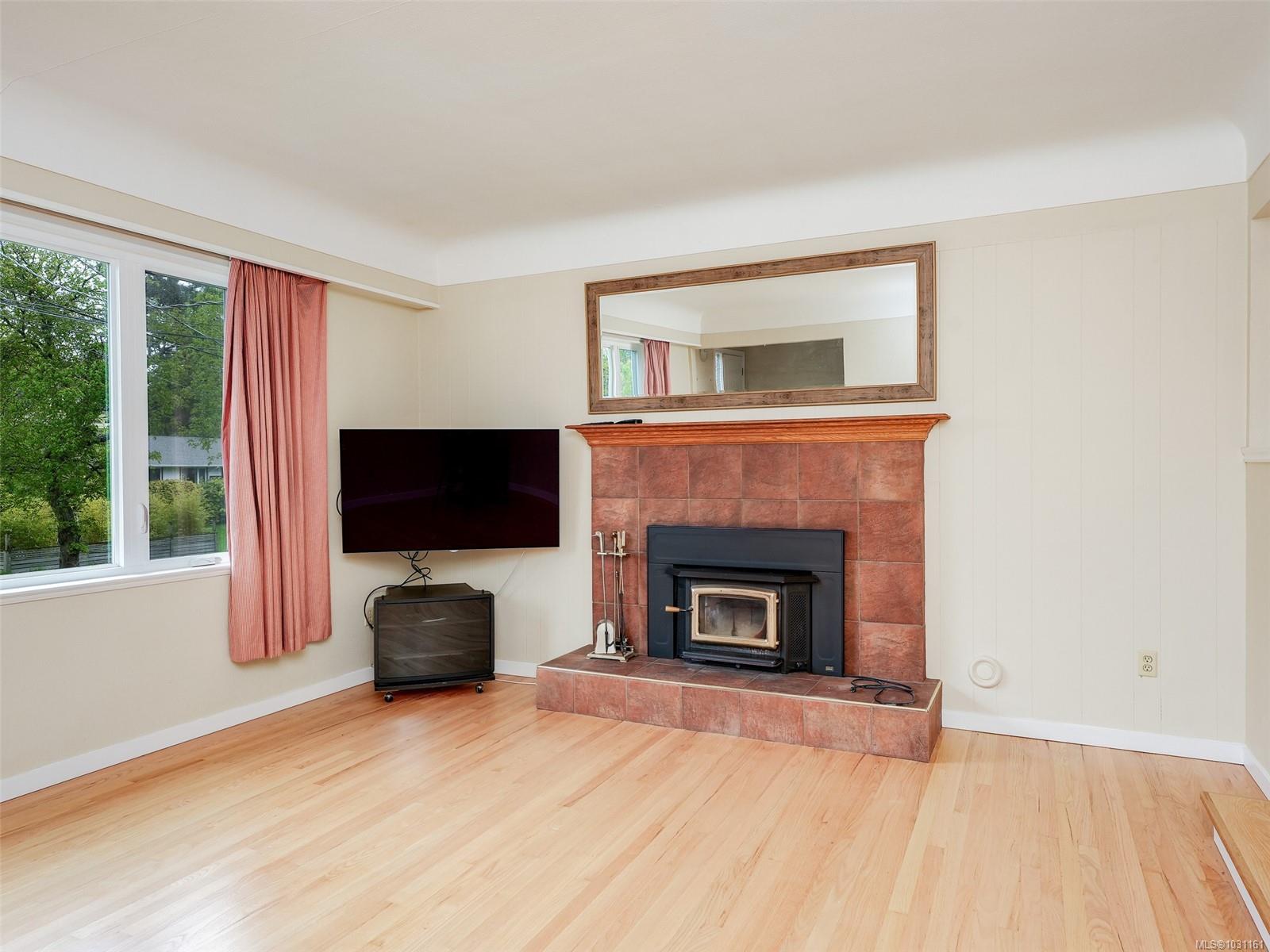 Additional image 3 of 984 Brighton Crescent, Victoria, BC, V8S 2G5