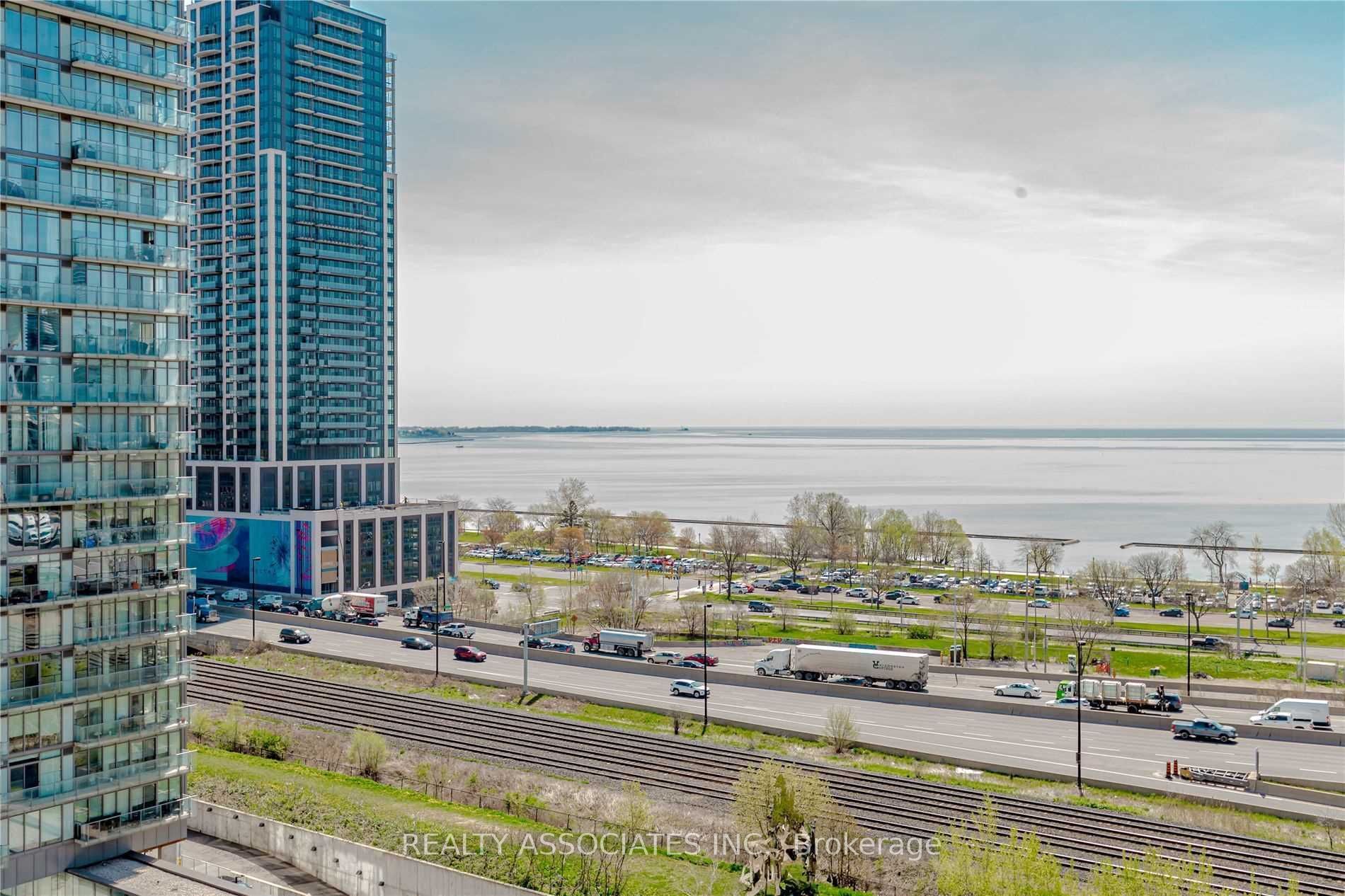813-105 The Queensway Way, Toronto, ON, M6S 5B5