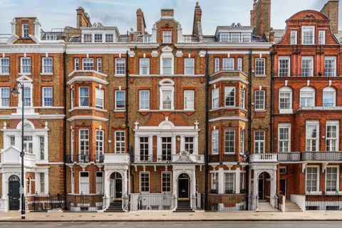 Pont Street, Knightsbridge, London SW1X