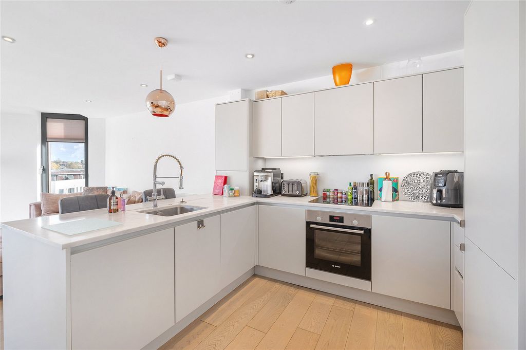 Additional image 3 of 2 bed flat for saleAlbemarle Road, Beckenham BR3