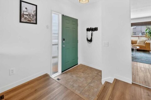 Additional image 8 of 584 Woodhill Place SW, Calgary, AB, T2W 3L5