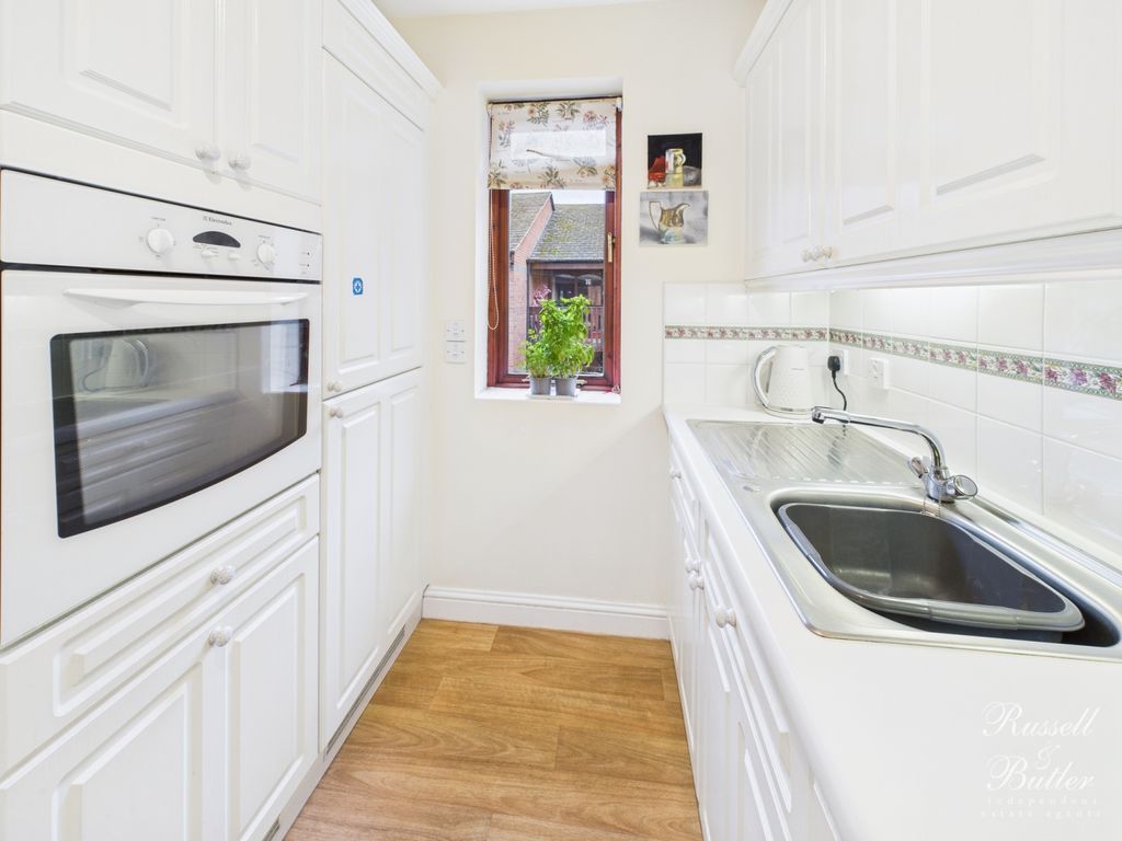 Additional image 16 of 2 bed flat for salePaynes Court, High Street, Buckingham, Buckinghamshire MK18