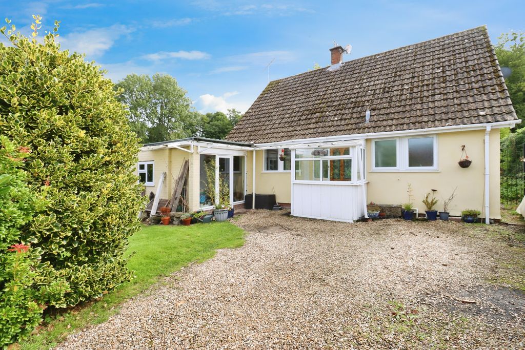 3 bed detached bungalow for saleThe Dingle, Knighton LD7