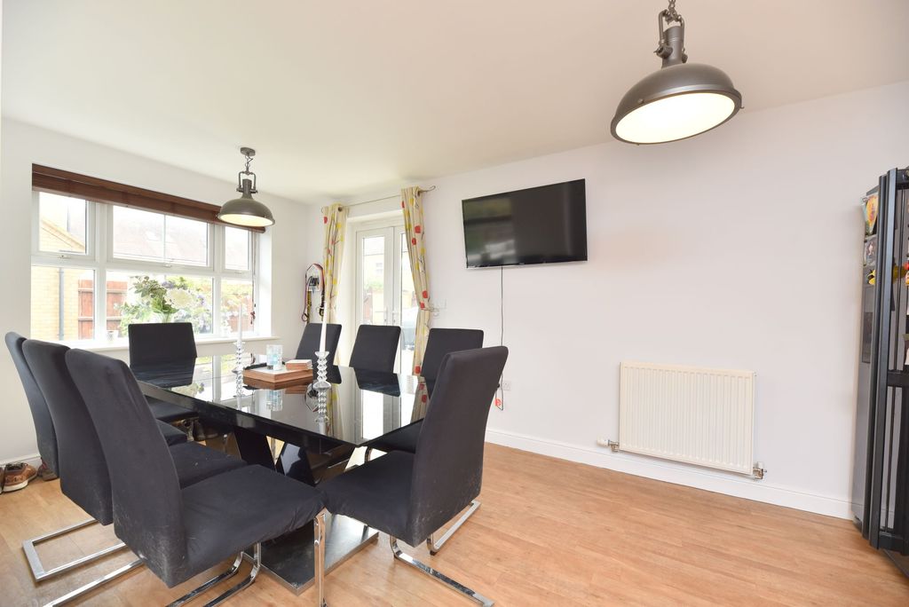 Additional image 7 of 5 bed detached house for saleDevon Drive, Biggleswade SG18
