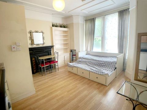 Church Lane, Crouch End N8, Studio to rent