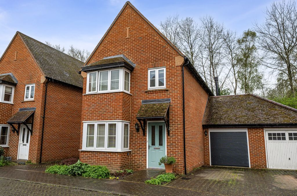 3 bed detached house for saleBakeland Gardens, Alresford, Hampshire SO24