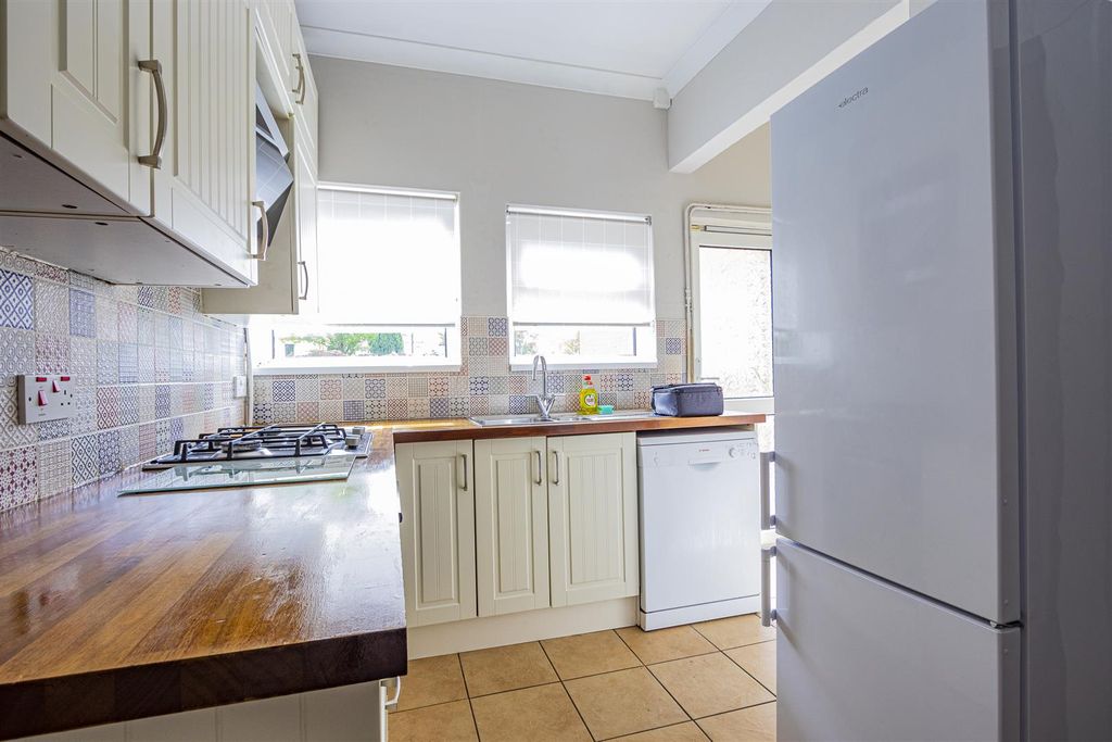 Additional image 4 of 3 bed flat for saleNewport Road, Roath CF24