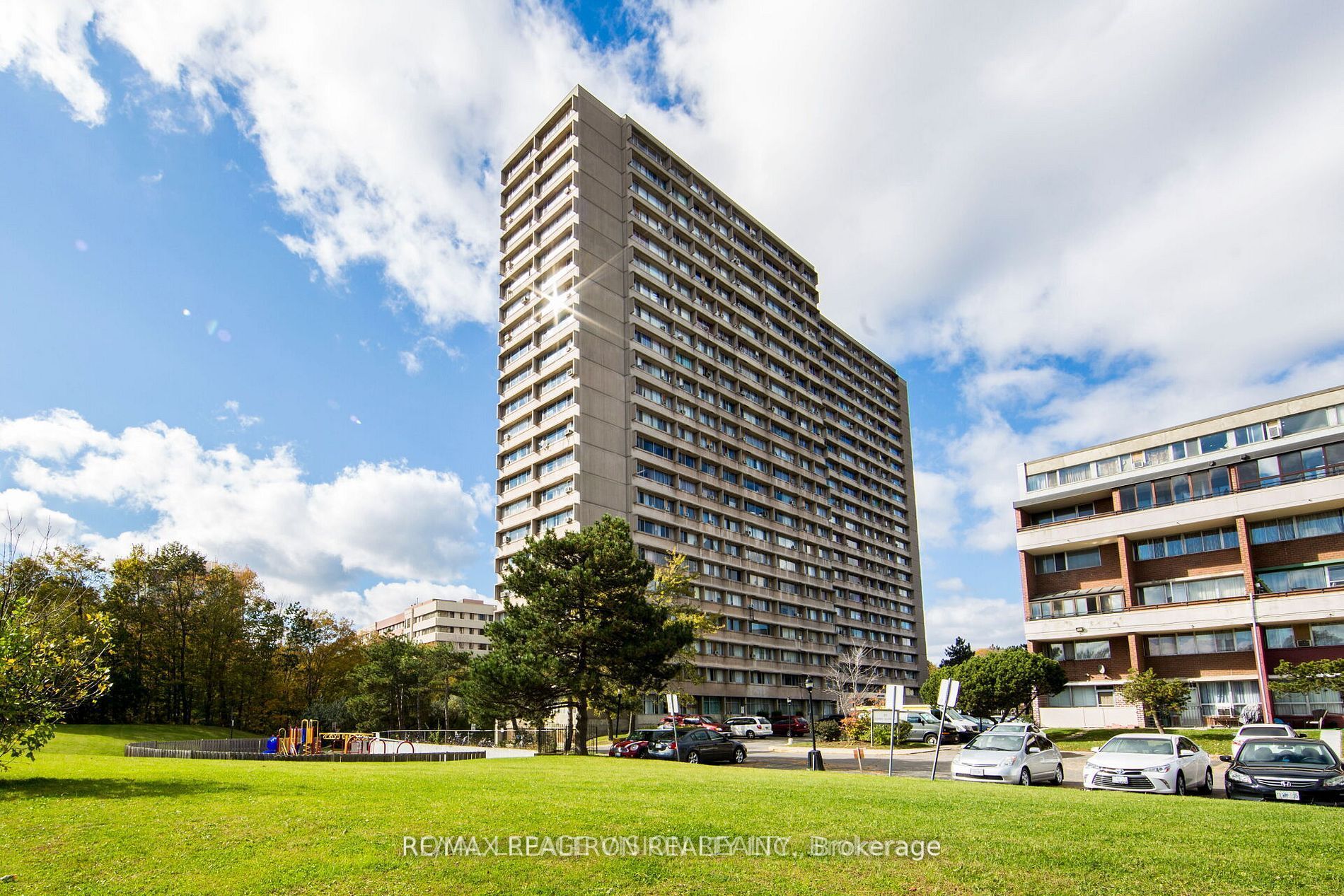2101-10 Sunny Glenway, Toronto, ON, M3C 2Z3