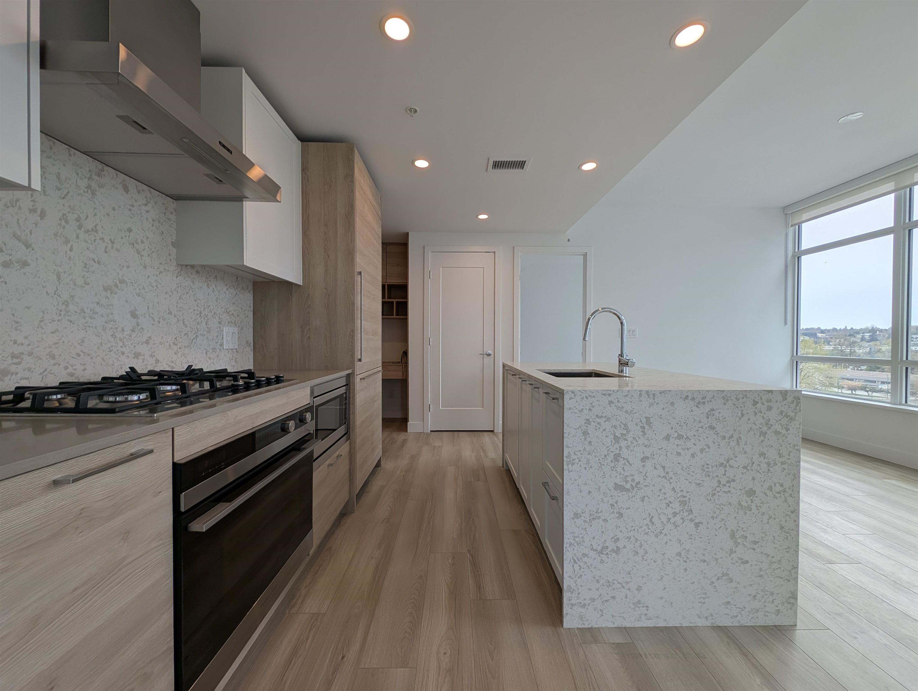 Additional image 5 of 801-2381 Beta Avenue, Burnaby, BC, V5C 5N1
