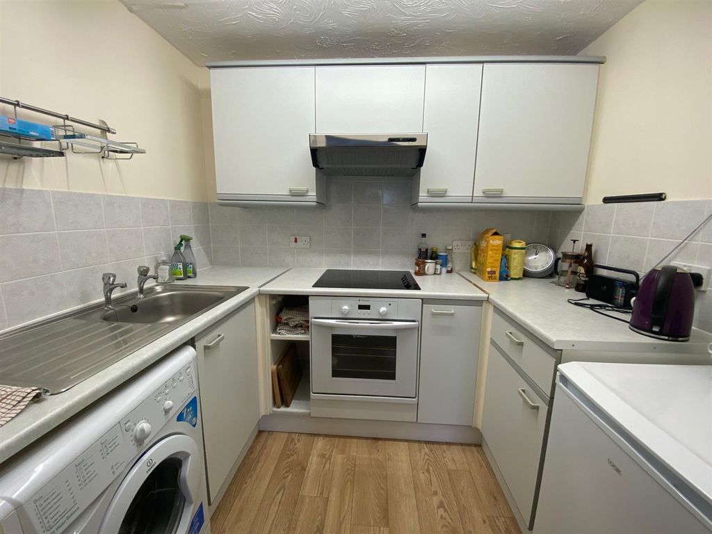 1 bed flat for saleWorcester Road, Malvern WR14 photo 3