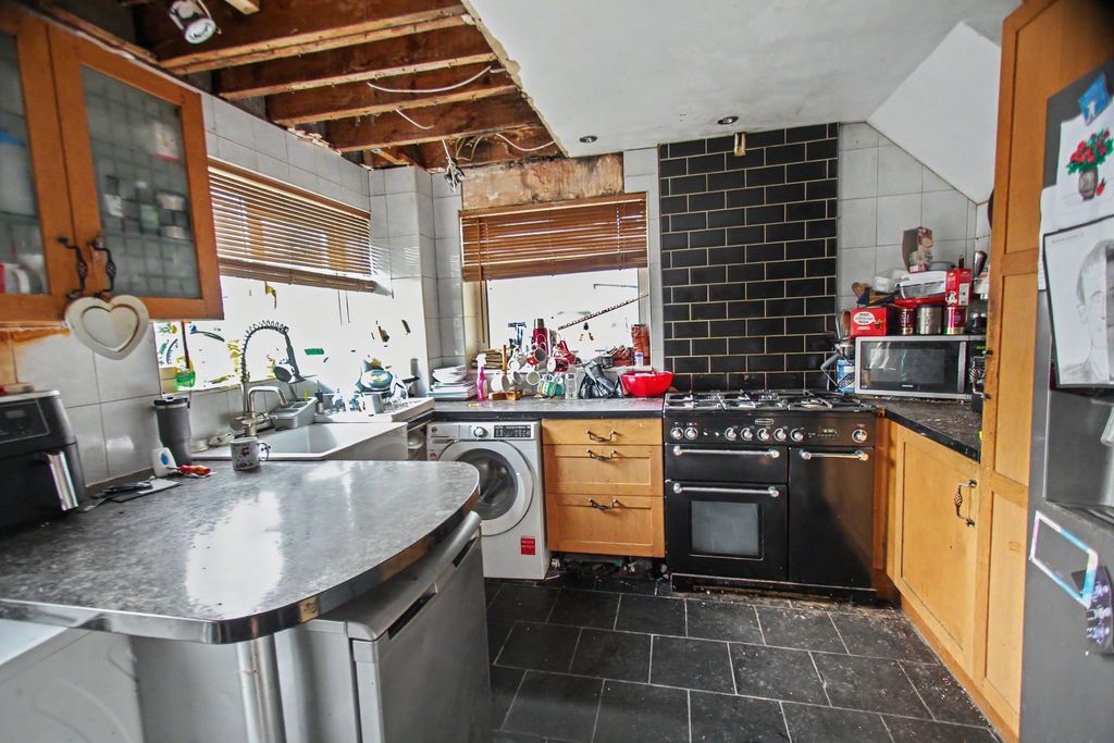 Additional image 4 of 4 bed semi-detached house for saleConway Court, Hendredenny, Caerphilly CF83