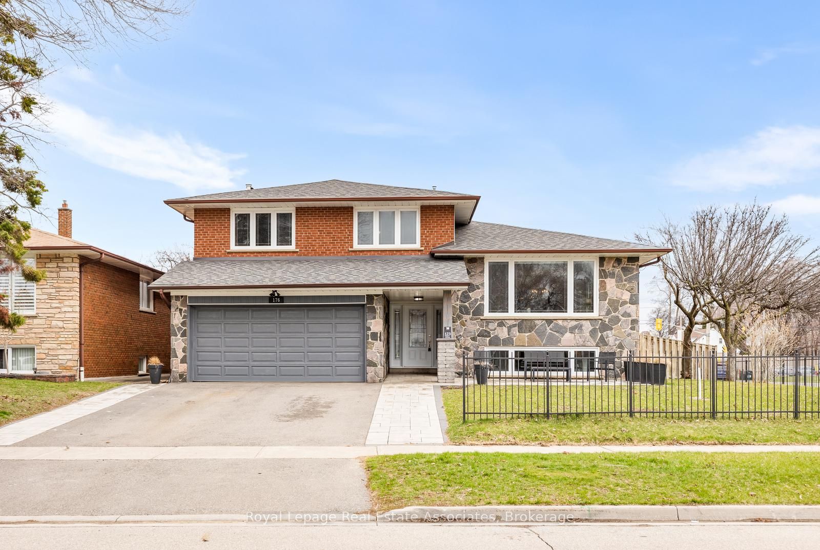 Additional image 2 of 176 Daphne Avenue, Mississauga, ON, L5A 1M6
