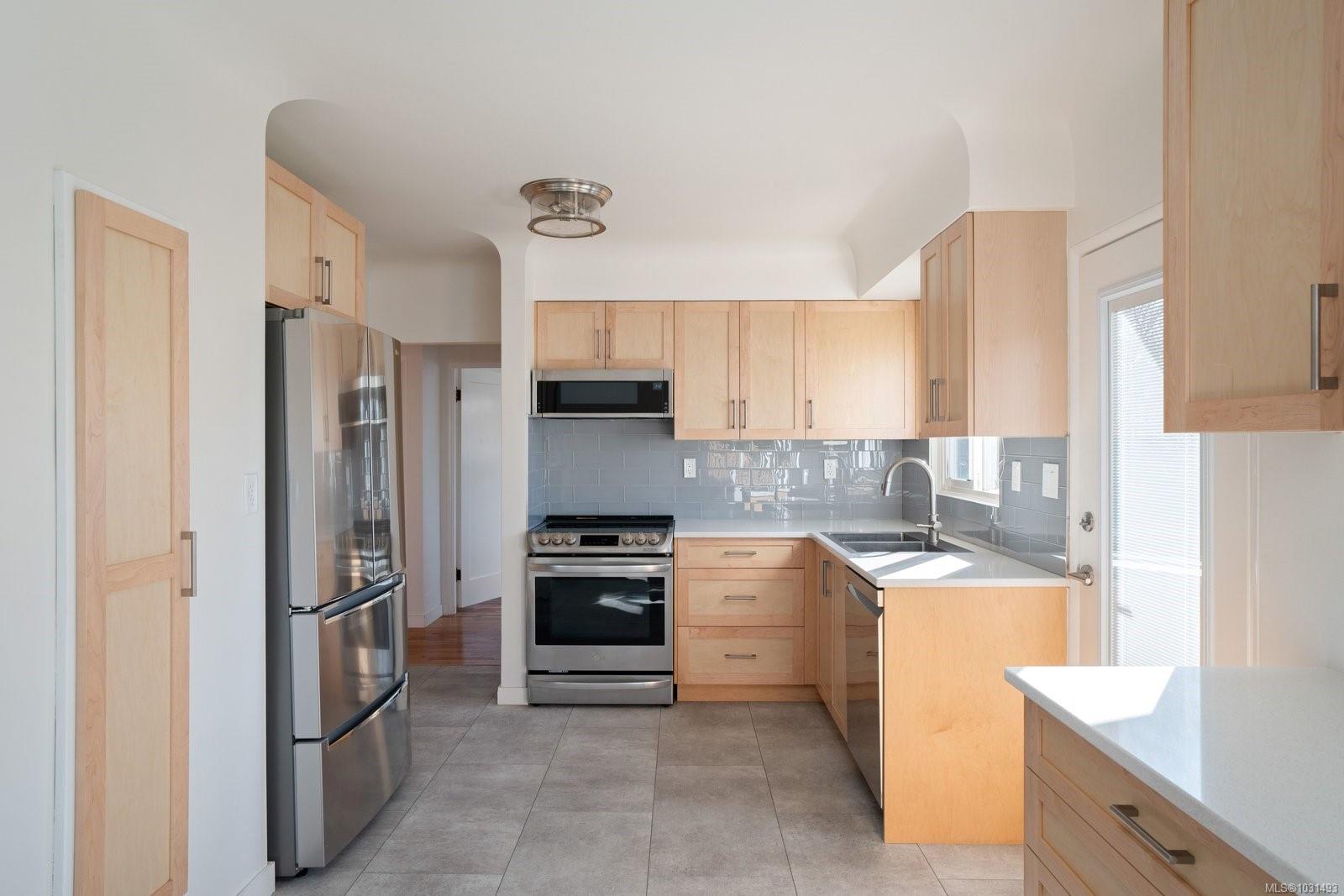 Additional image 3 of 354 Foul Bay Road, Victoria, BC, V8S 4G8