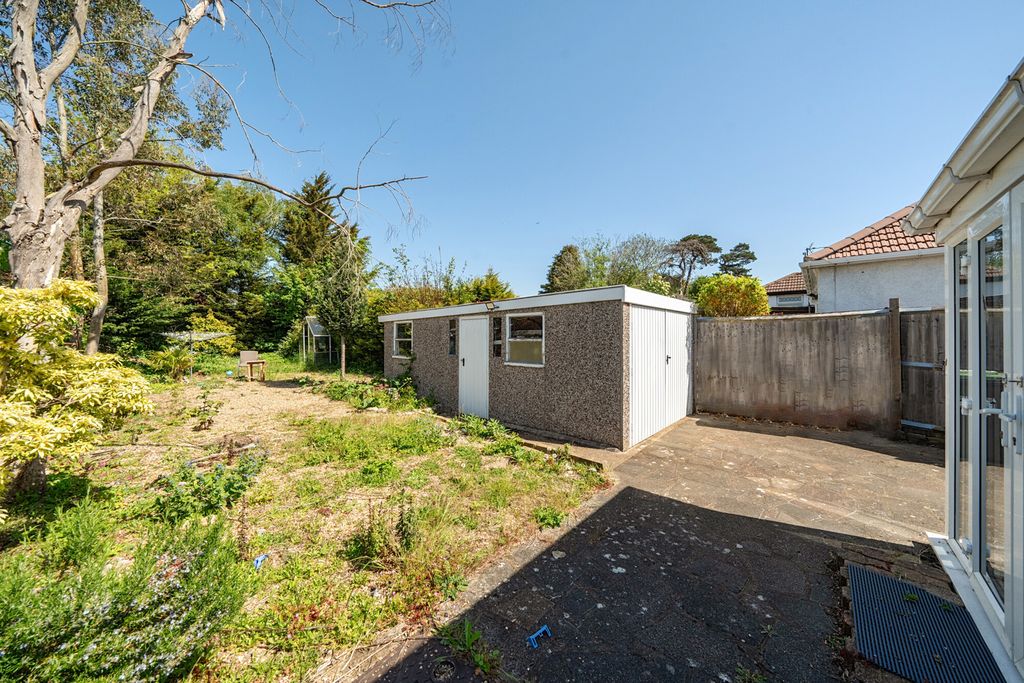 Additional image 19 of 2 bed bungalow for salePenrose Avenue, Watford, Hertfordshire WD19