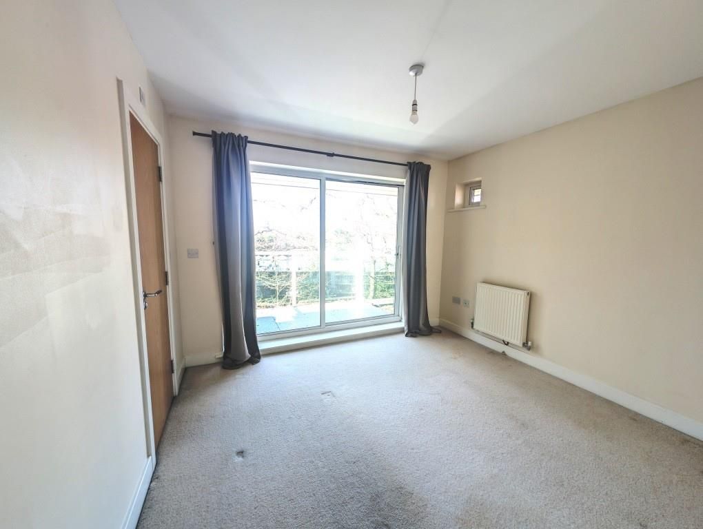 2 bed flat for saleDorking RH4 photo 4