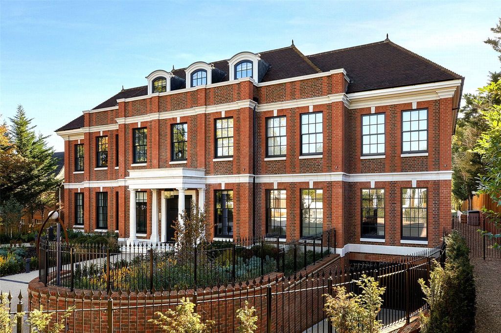 2 bed flat for saleBeech Hill, Hadley Wood EN4