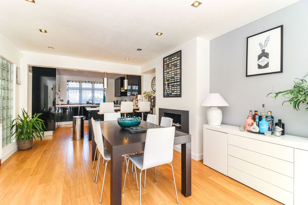 Additional image 7 of 5 bed property for saleAbbots Road, Abbots Langley WD5