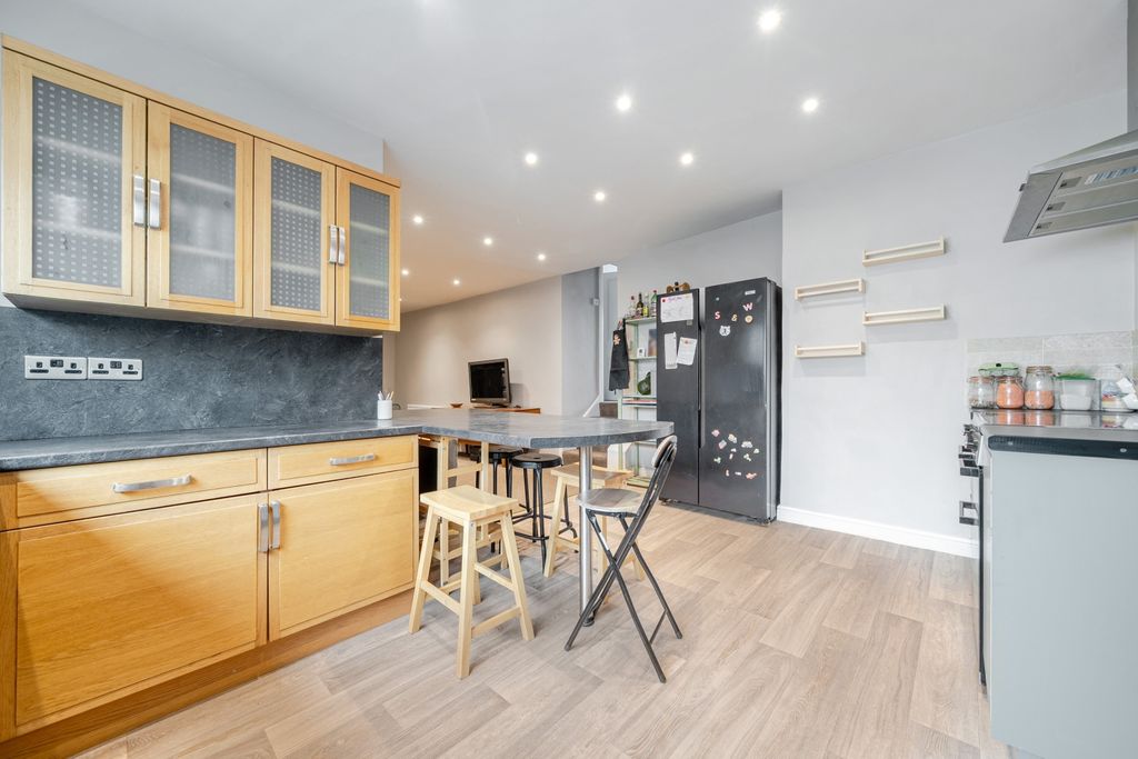 Additional image 5 of 3 bed flat for saleNewport Road, Barnstaple, Devon EX32
