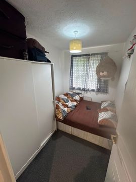 Grove End, London E18, Room to rent