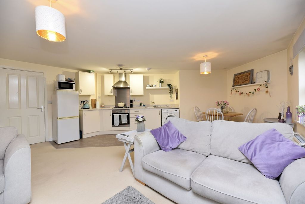 Additional image 6 of 2 bed flat for saleSanger Avenue, Biggleswade SG18