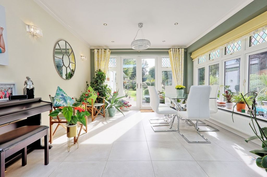 Additional image 14 of 5 bed detached house for saleBurntwood Avenue, Emerson Park, Hornchurch RM11