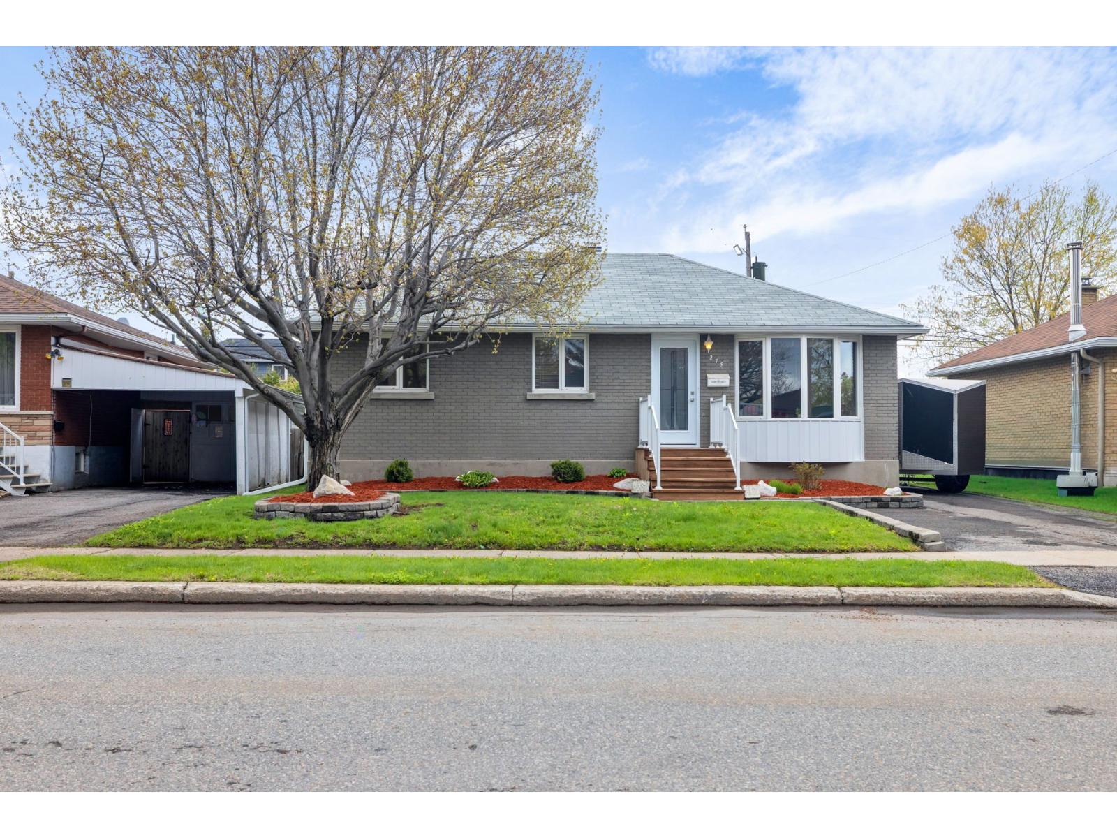 275 Rue St-James